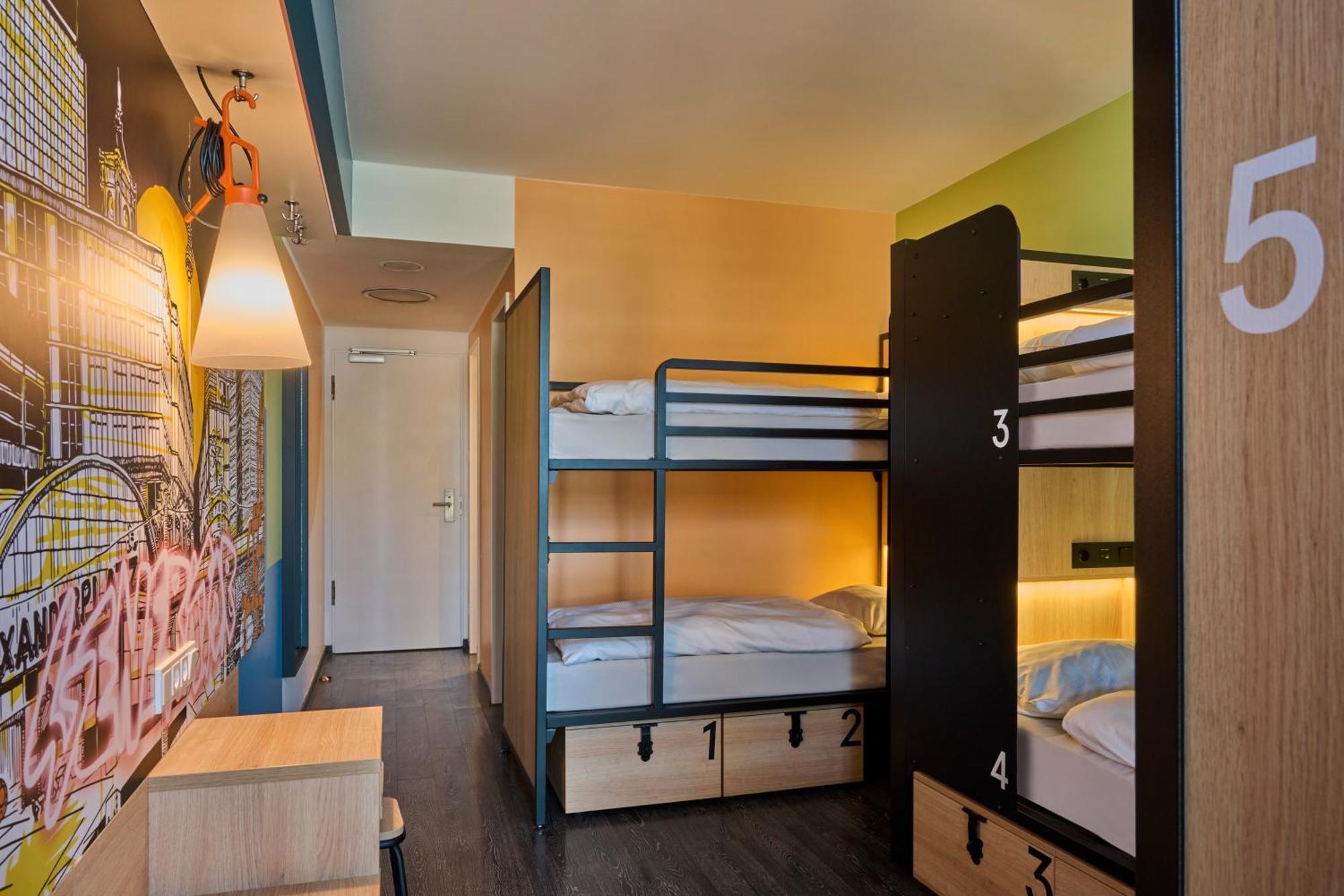 Kamer met 6 Bedden - Eigen Badkamer