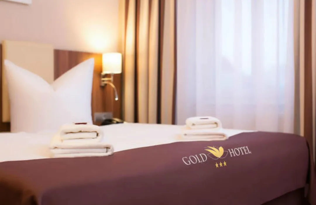 Gold Hotel-1